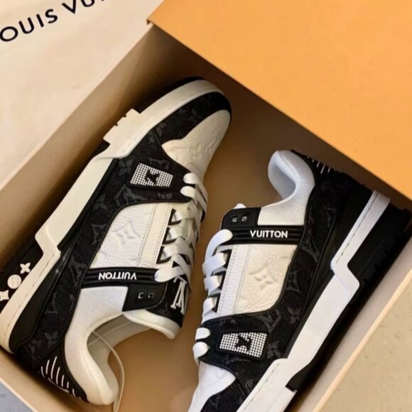 LOUIS VUITTON Trainer - Panda Patterned Print Fashion Sneaker - Picture 2 of 4